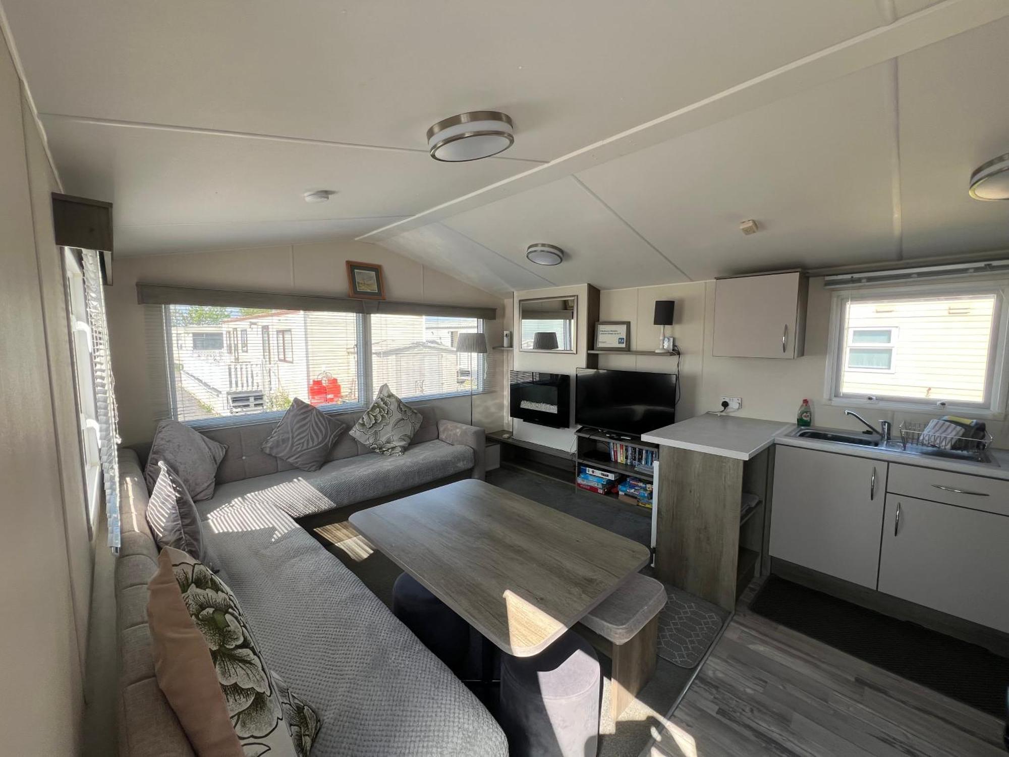 3 Bedroom Modern Caravan Sleeps Up To 8 Millom Luaran gambar